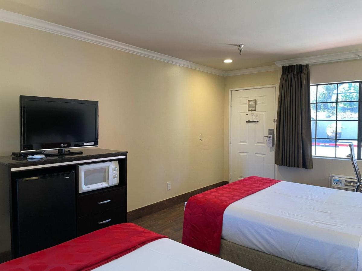รามาดา บาย วินด์แฮม โพเวย์ Hotel พาวเวย์ ภายนอก รูปภาพ