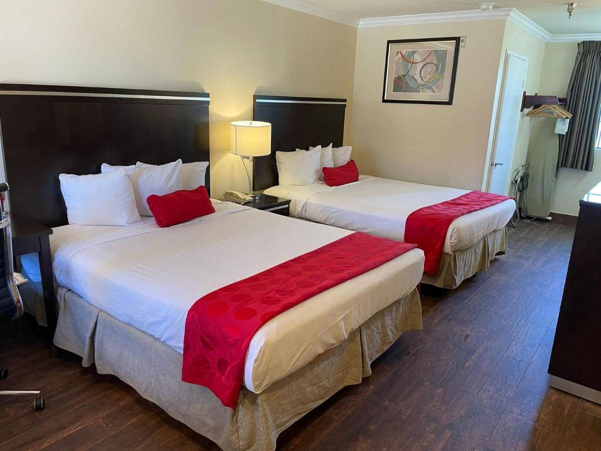 รามาดา บาย วินด์แฮม โพเวย์ Hotel พาวเวย์ ภายนอก รูปภาพ