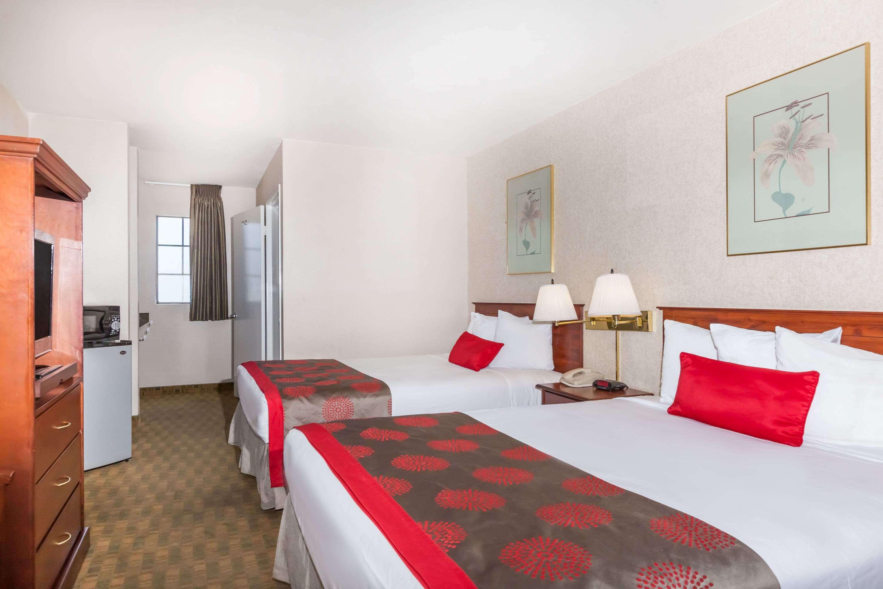 รามาดา บาย วินด์แฮม โพเวย์ Hotel พาวเวย์ ภายนอก รูปภาพ