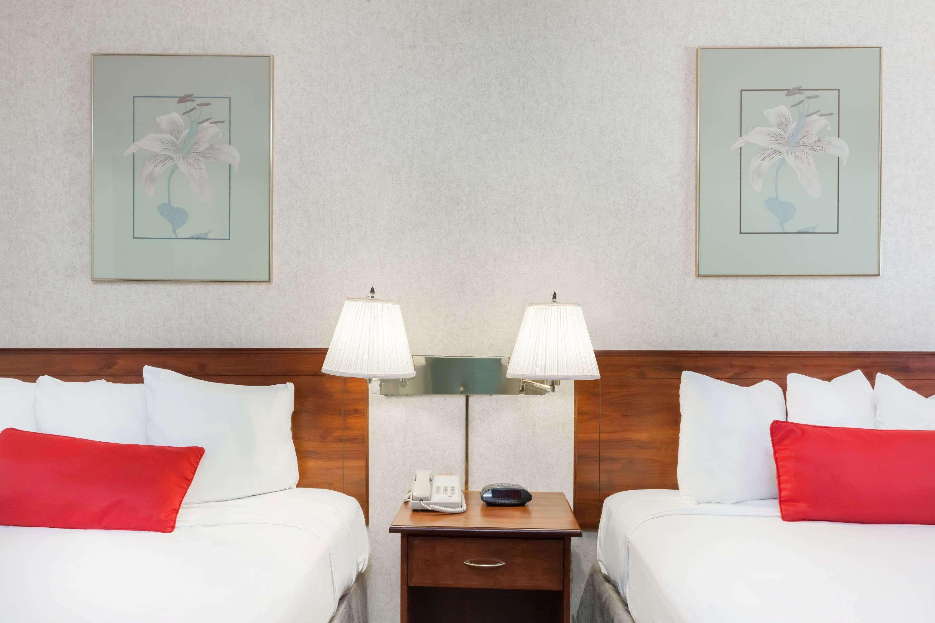 รามาดา บาย วินด์แฮม โพเวย์ Hotel พาวเวย์ ภายนอก รูปภาพ