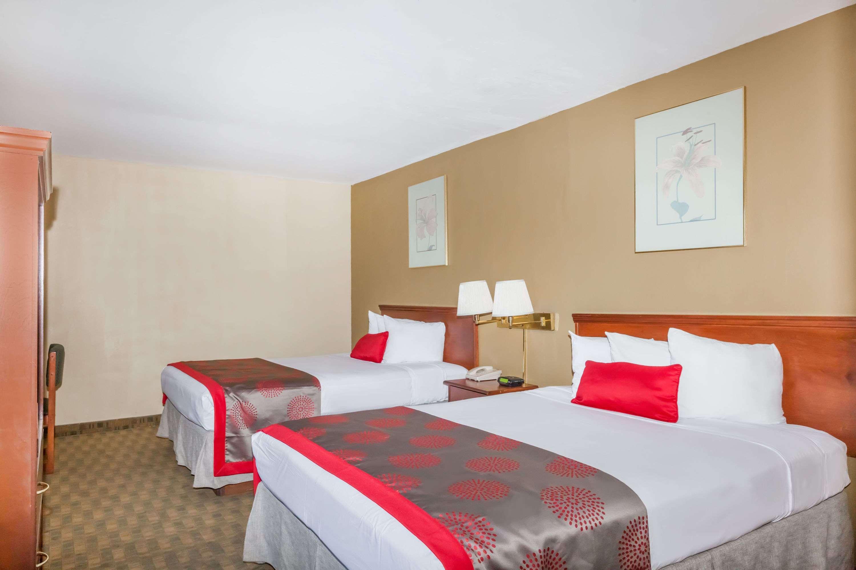 รามาดา บาย วินด์แฮม โพเวย์ Hotel พาวเวย์ ภายนอก รูปภาพ