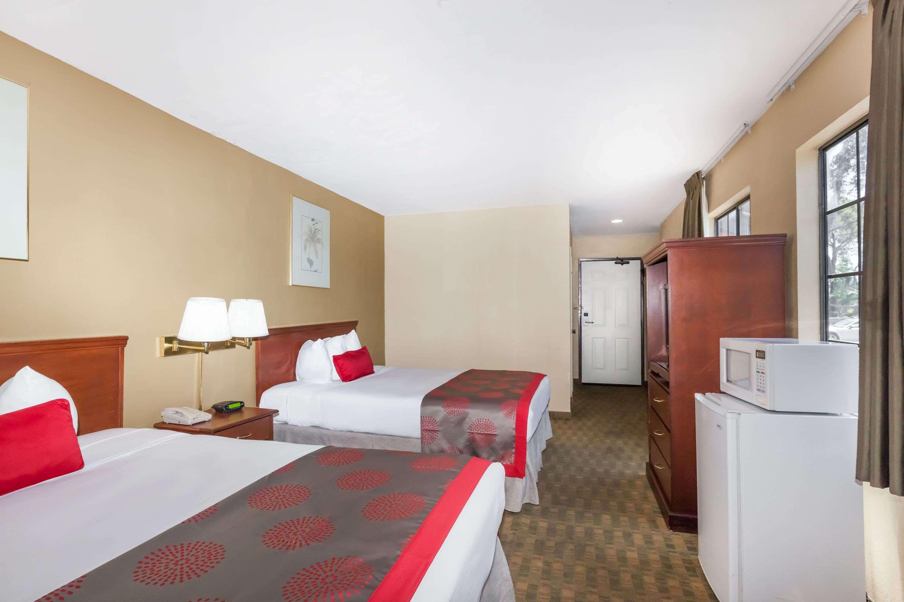 รามาดา บาย วินด์แฮม โพเวย์ Hotel พาวเวย์ ภายนอก รูปภาพ