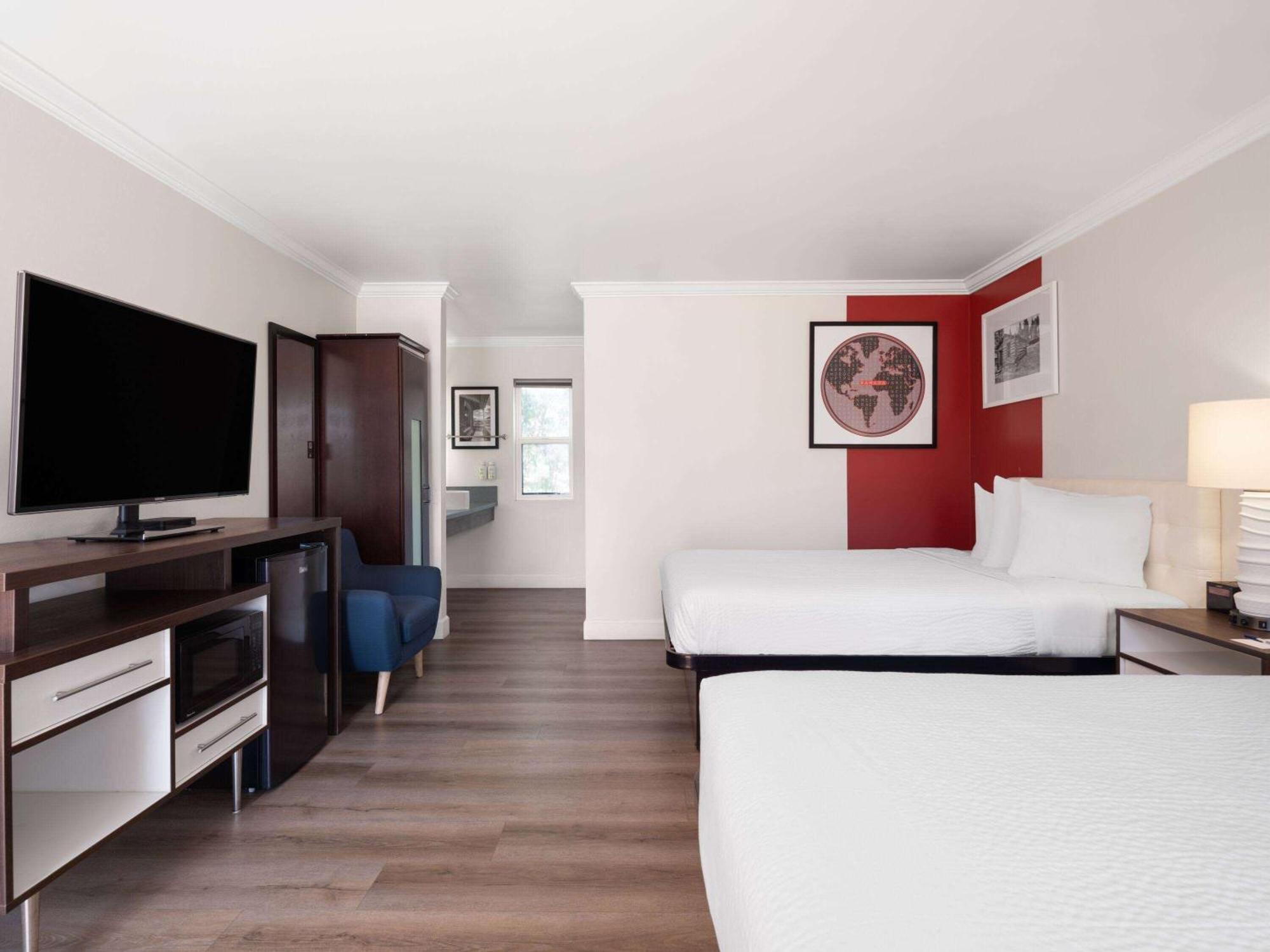 รามาดา บาย วินด์แฮม โพเวย์ Hotel พาวเวย์ ภายนอก รูปภาพ