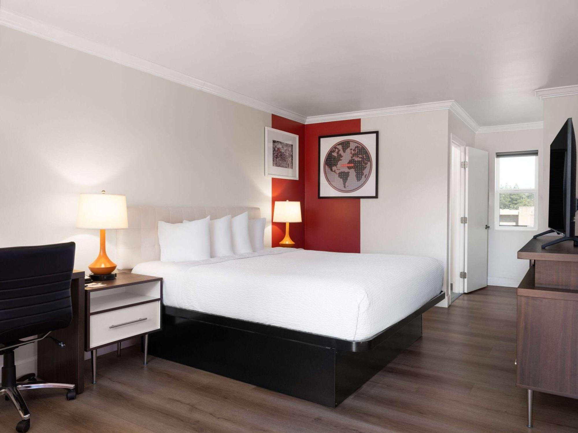 รามาดา บาย วินด์แฮม โพเวย์ Hotel พาวเวย์ ภายนอก รูปภาพ