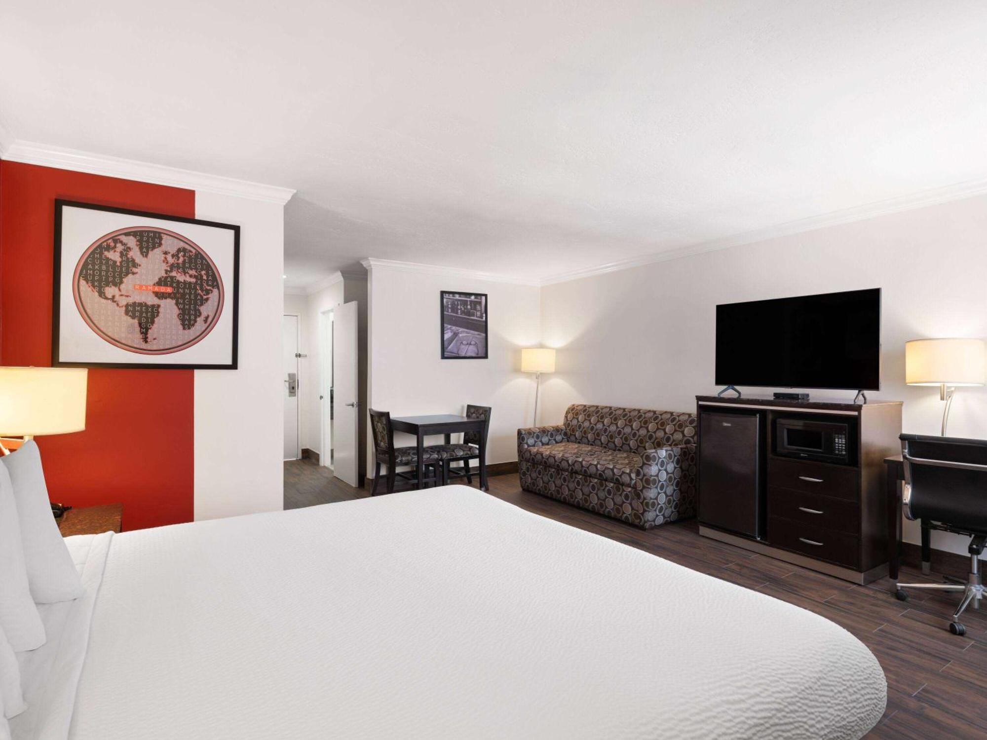 รามาดา บาย วินด์แฮม โพเวย์ Hotel พาวเวย์ ภายนอก รูปภาพ
